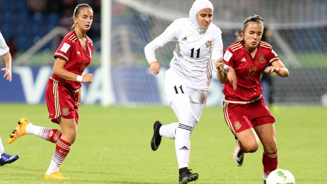 Football l interdiction du hijab sur les terrains debattue au Conseil d Etat